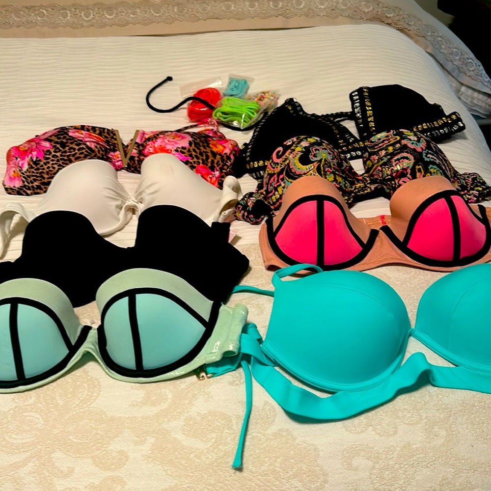 Lot of Victoria secret bras all 34d except for black with gold. La Blanca